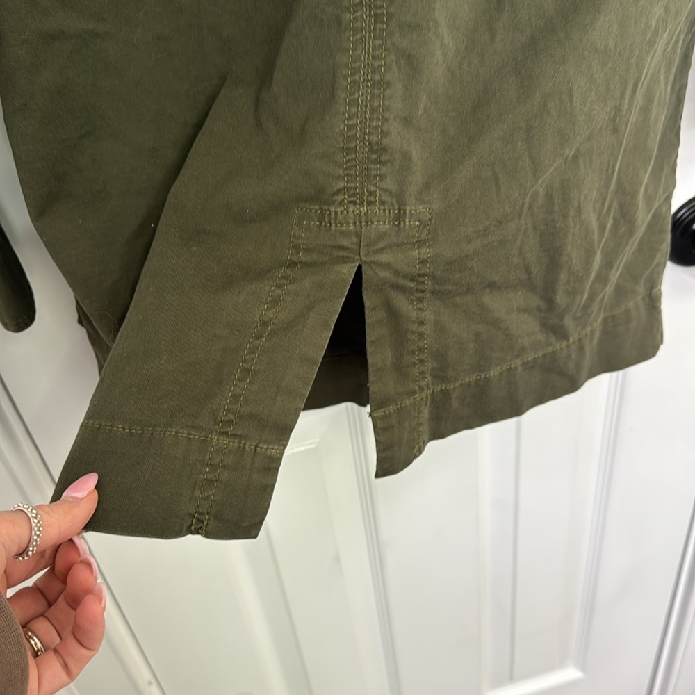 CAbi Green Utility Jacket with Hood and Fitted Silhouette - Picture 6 of 10